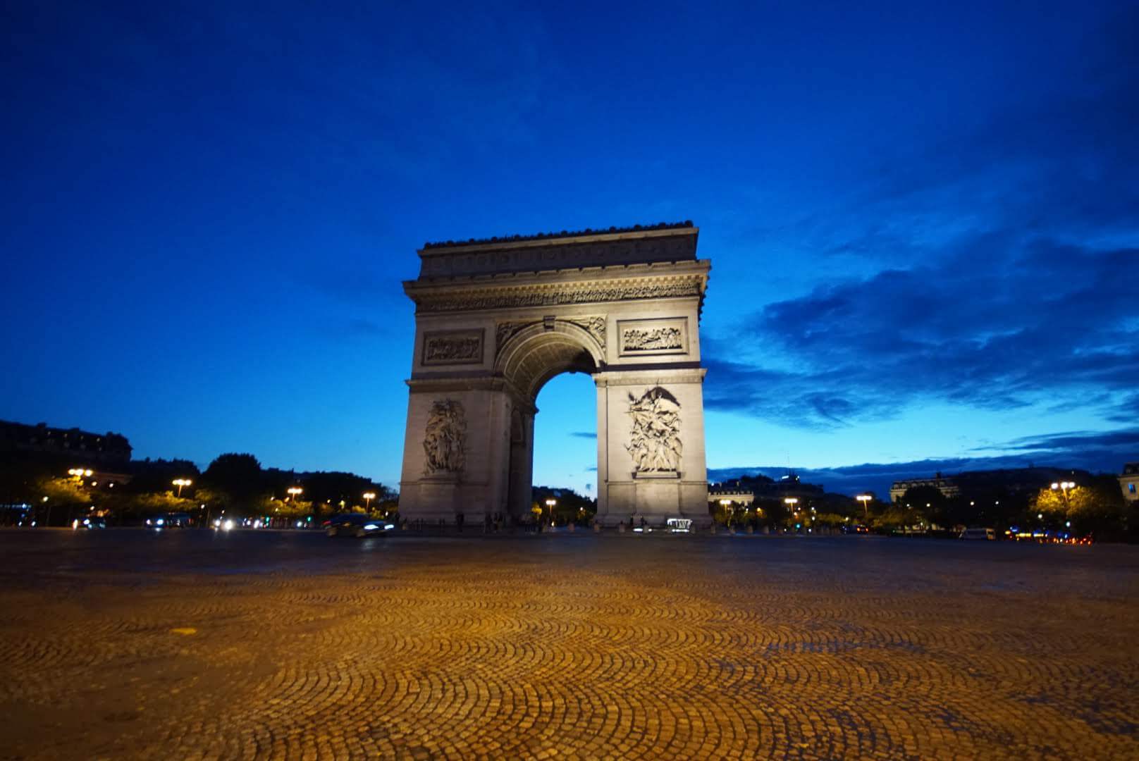 パリ凱旋門を日本から予約する方法と現地当日券の買い方！屋上からの写真有り